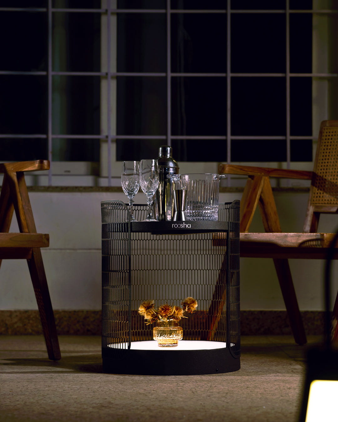 Nexus Solar Table