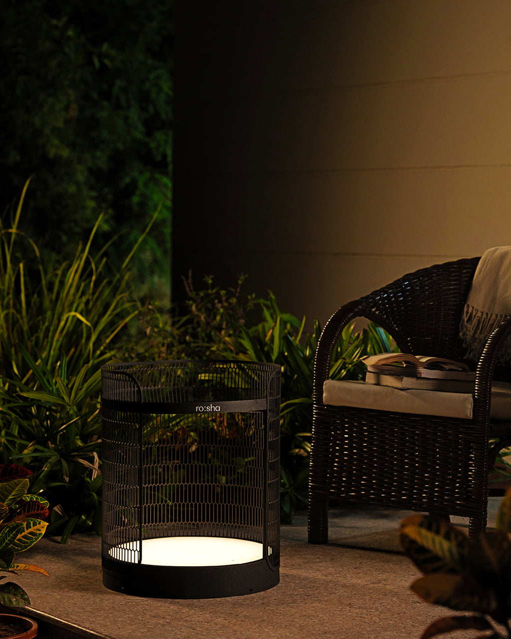 Nexus Solar Table