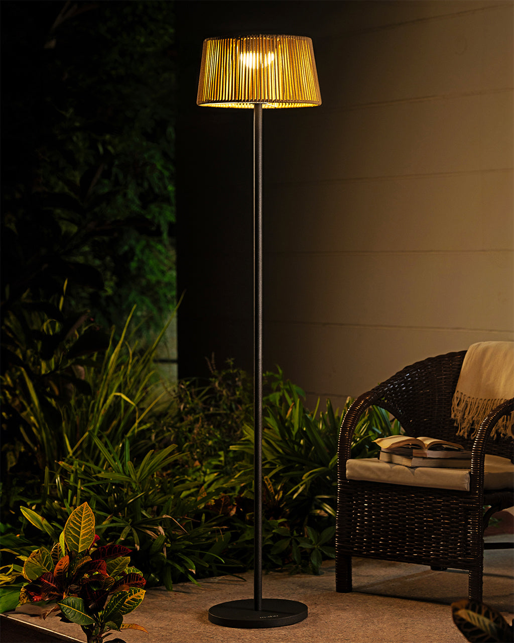 Atlas Solar Floor Lamp
